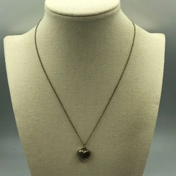 VINTAGE SILVER Puffed Heart Foliage Etch Pendant Necklace on Chain Retro Kitsch - Picture 12 of 16